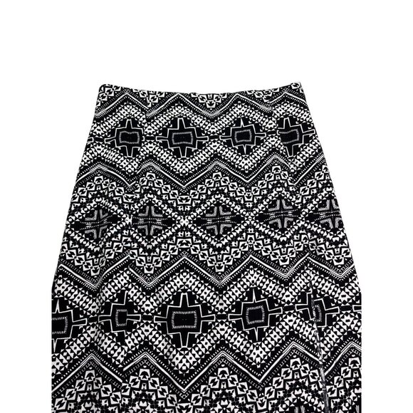 Express Straight Midi Skirt Black White Geometric Pattern M Side Slit Smocked - Picture 2 of 9